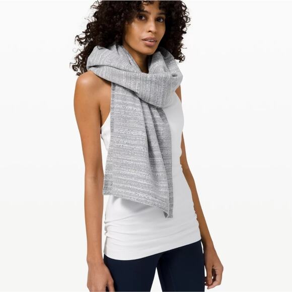 Lululemon Gray Stripe Herringbone‎ Vinyasa Snap Infinity Scarf - Picture 1 of 6